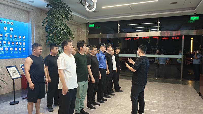 �ж�ɫ��թƭ�����������л�����ò������屹��ʸۼ�ʱ��